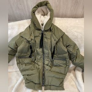 Orolay Women’s Thickened Down Jacket - Size Small.